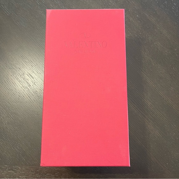 LIKE NEW VALENTINO ROCKSTUD FLIP FLOP SIZE 38/8 - Picture 5 of 7